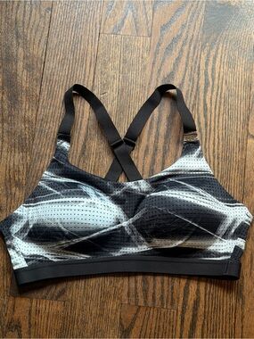 Victoria Sport 36-B Black & White Patterned Crisscross Sports Bra -